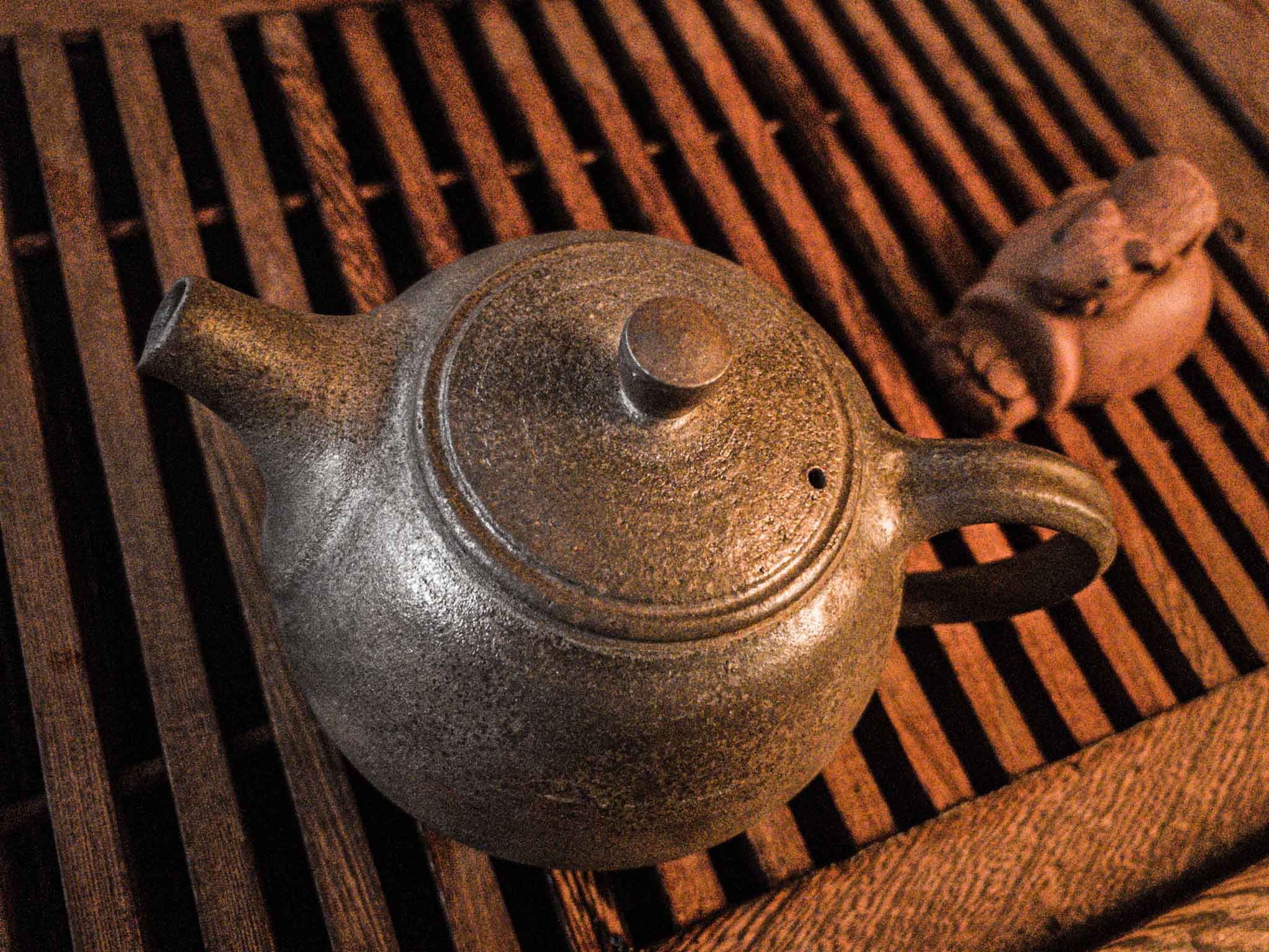 A nice oolong teapot, photoshop level over 9000